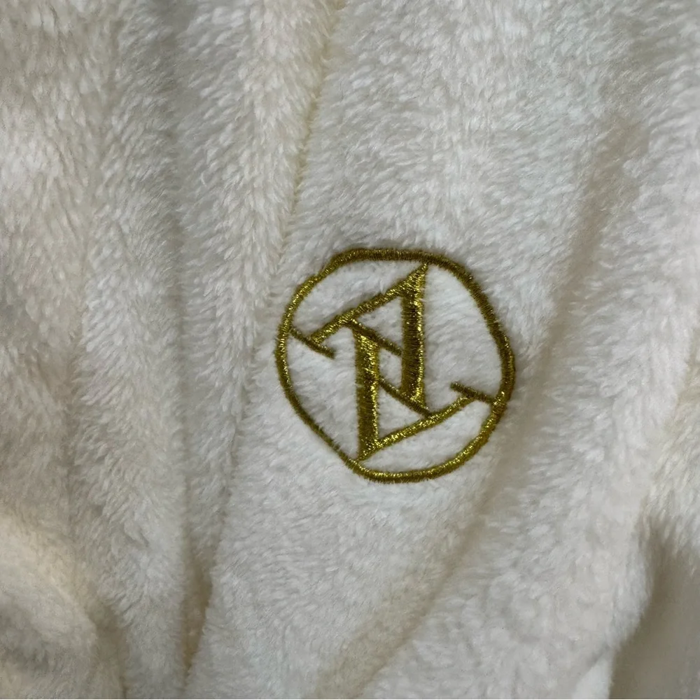 Adrienne Vittadini Cream Off White Color Ladies Robe One Size Fits All SOFT NWOT